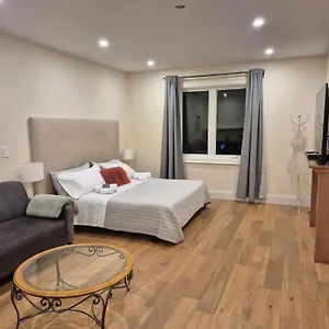 Habitación en casa particular Gabby's Place Downtown Core Toronto