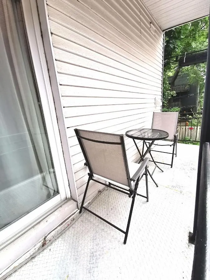 Accueil Chez Francois Bed & Breakfast Montreal