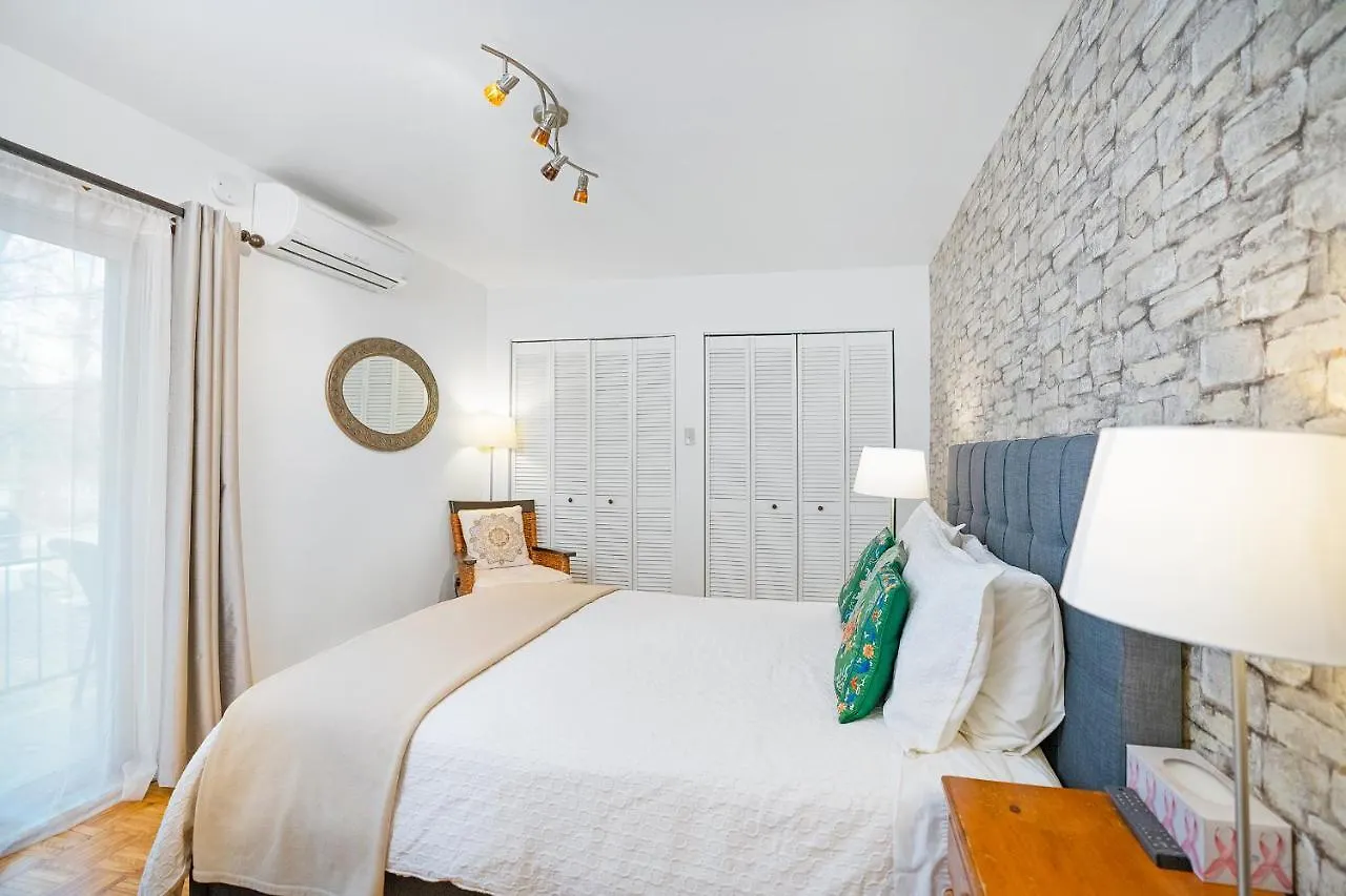 Accueil Chez Francois Bed & Breakfast Montreal