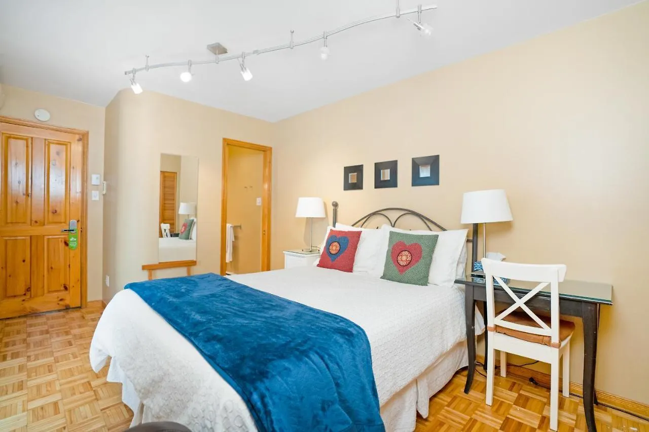 Accueil Chez Francois Bed & Breakfast Montreal