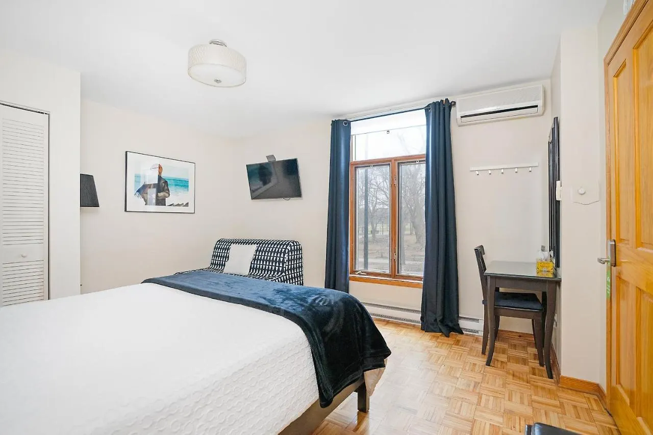 Accueil Chez Francois Bed & Breakfast Montreal