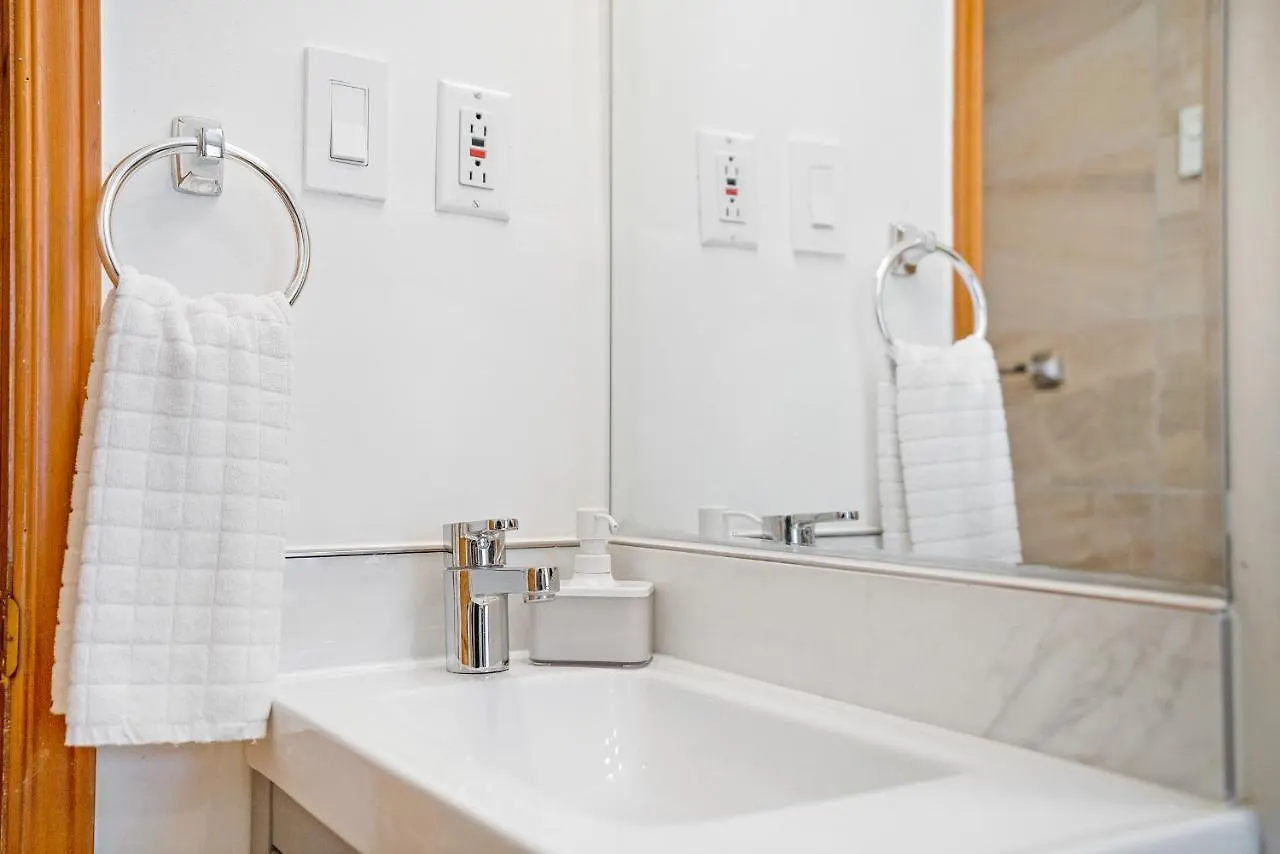 Accueil Chez Francois Bed & Breakfast Montreal