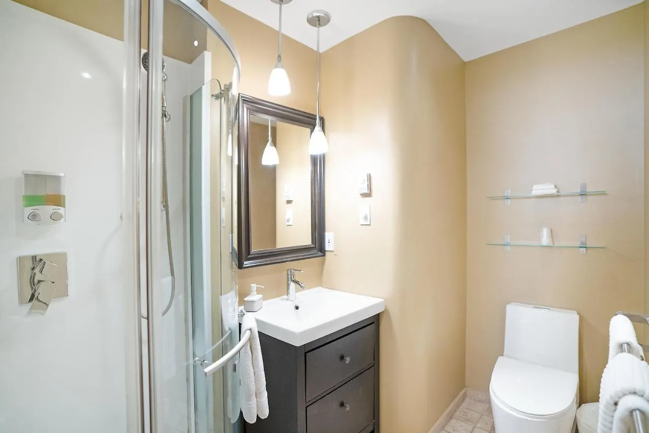 Accueil Chez Francois Bed & Breakfast Montreal