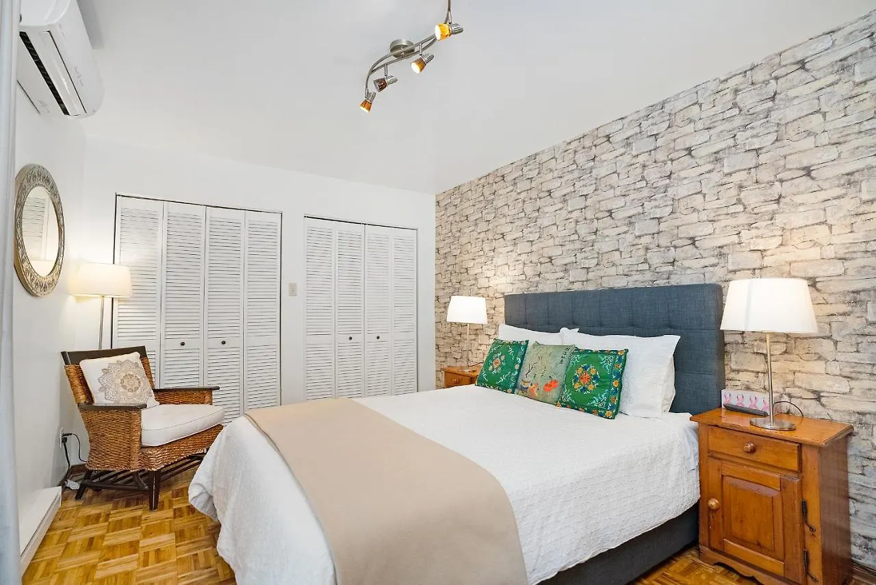 Accueil Chez Francois Bed & Breakfast Montreal