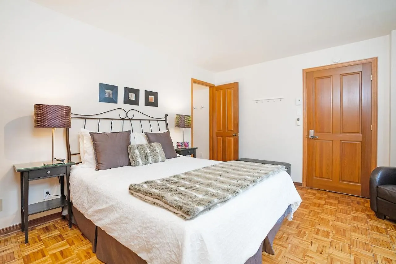 Accueil Chez Francois Bed & Breakfast Montreal