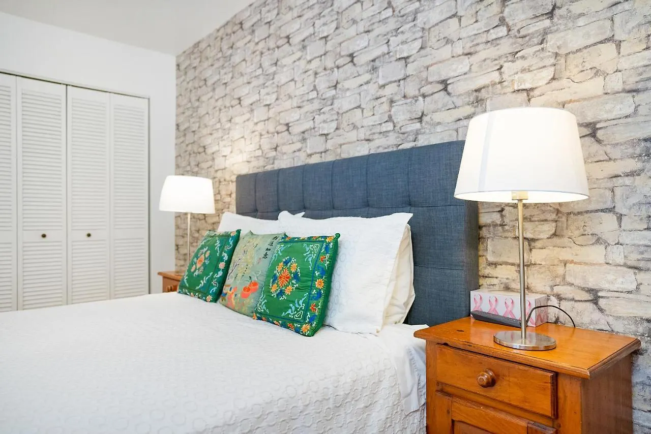 Accueil Chez Francois Bed & Breakfast Montreal