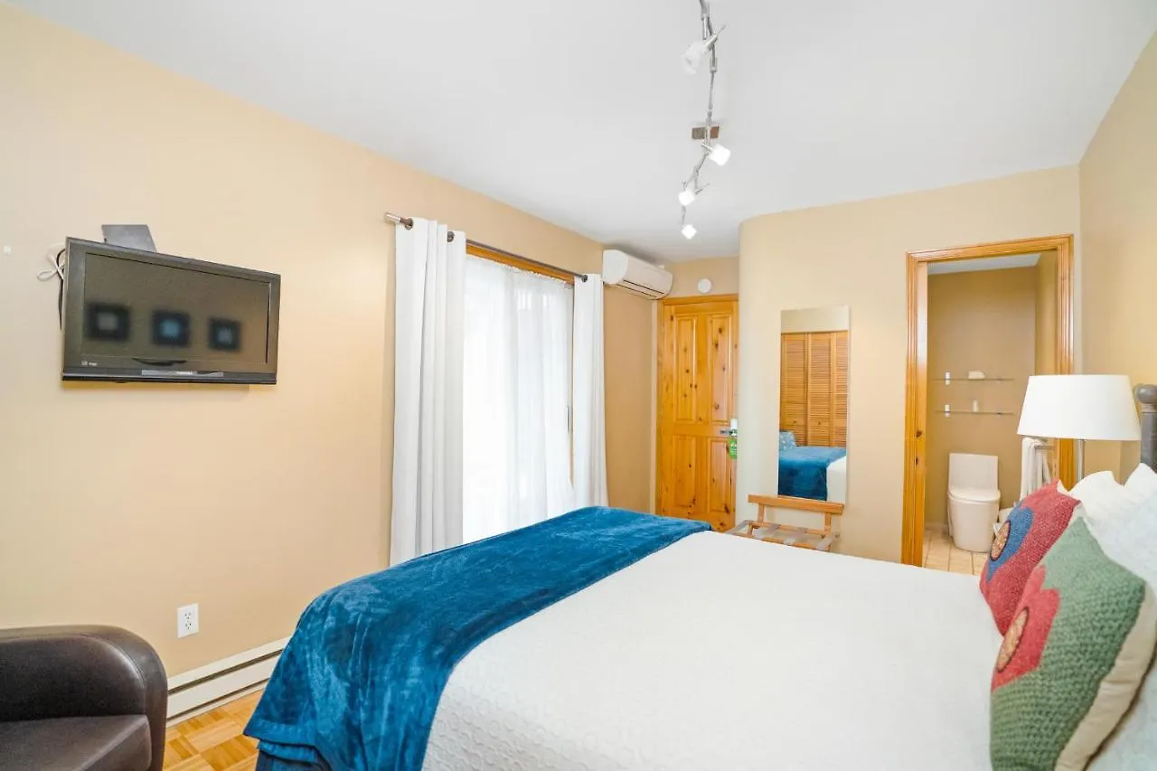 Accueil Chez Francois Bed & Breakfast Montreal
