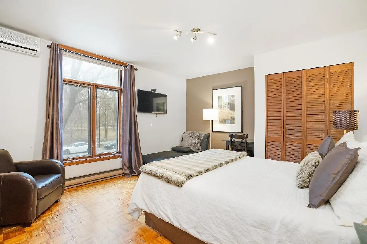 Accueil Chez Francois Bed & Breakfast Montreal