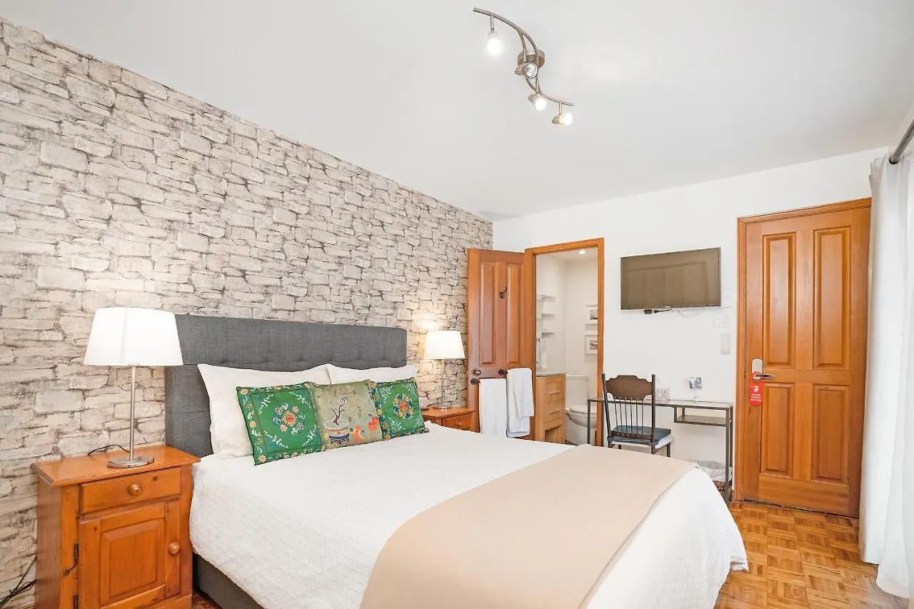 Accueil Chez Francois Bed & Breakfast Montreal