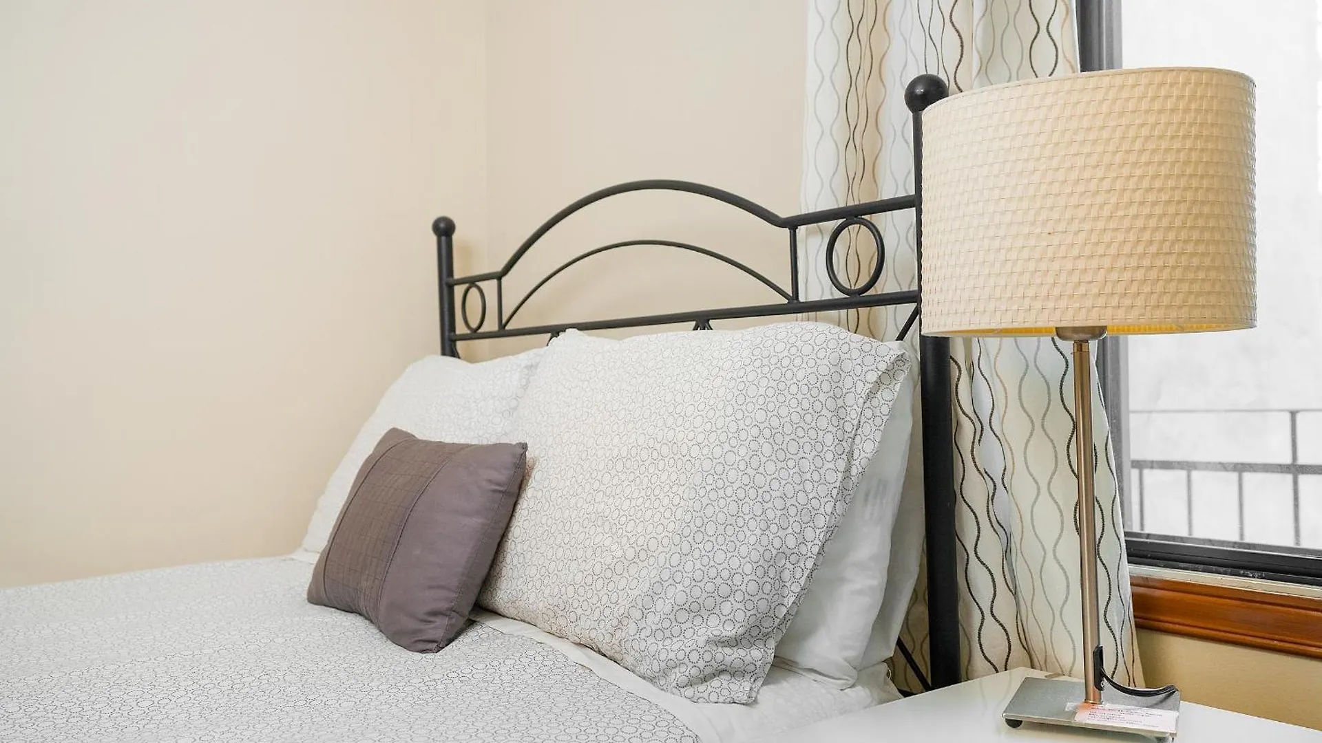Accueil Chez Francois Bed & Breakfast Montreal